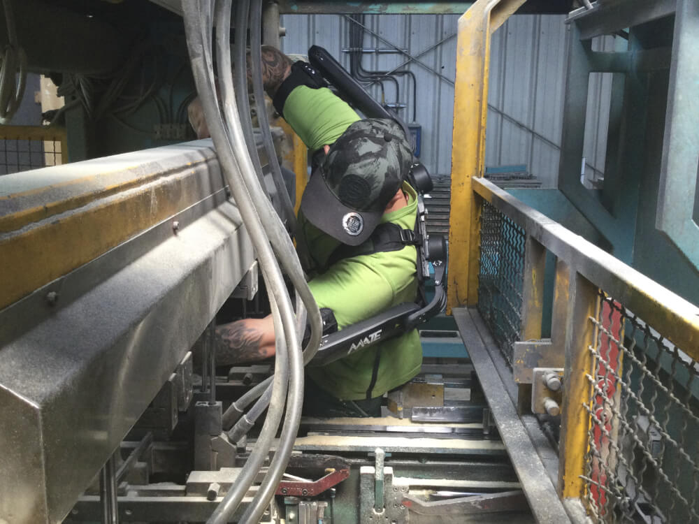 Exoskelett Comau Mate-XT – Reparatur in enger Arbeitsumgebung